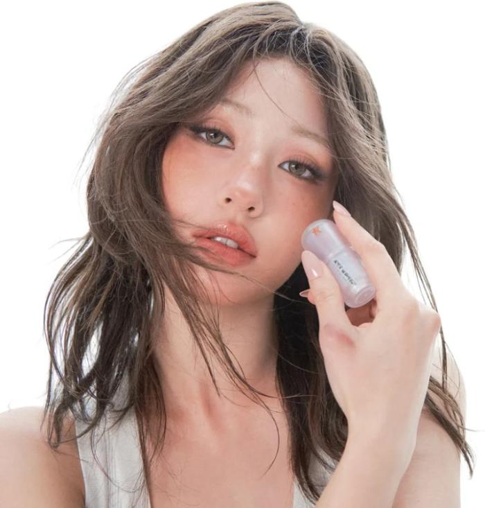 전소미 브랜드, 적십자 표식 논란…“상업 이용 경각심 필요” 기사 이미지