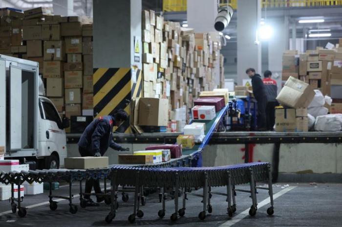 새벽배송 제한 논쟁, 노동권과 생활 편익이 정면 충돌하다 기사 이미지