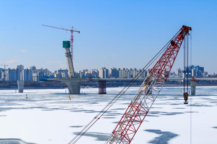 “영하 7도, 13시간 일하다 생명 잃다”…건설현장 한파 사망사고, 관리 부실 논란 기사 이미지