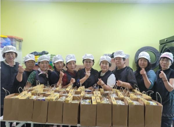 이천시 율면 이웃사랑봉사대, ‘사랑의 밑반찬 지원사업’ 추진 기사 이미지