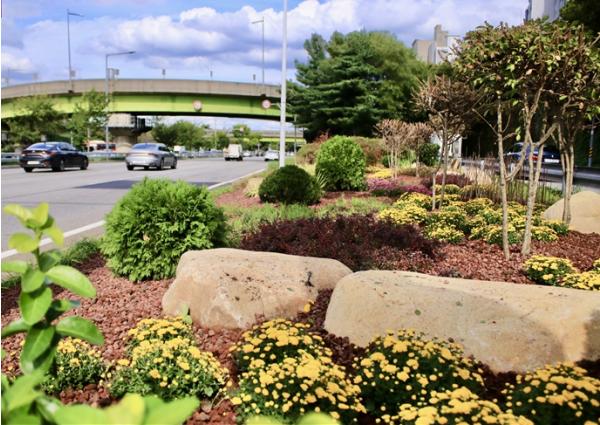 서울시설공단, 강변북로·올림픽대로 4개 구간 매력정원 조성 기사 이미지