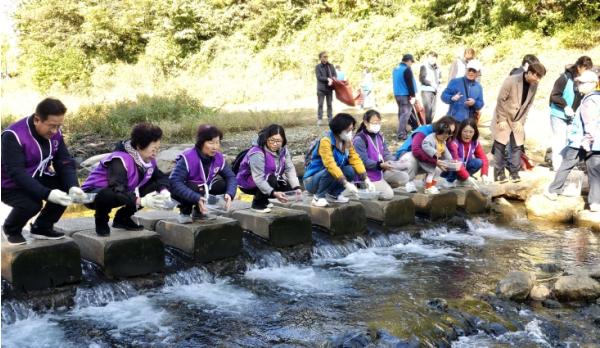 부평구, 굴포천 자연형하천 대청소 행사 진행 기사 이미지