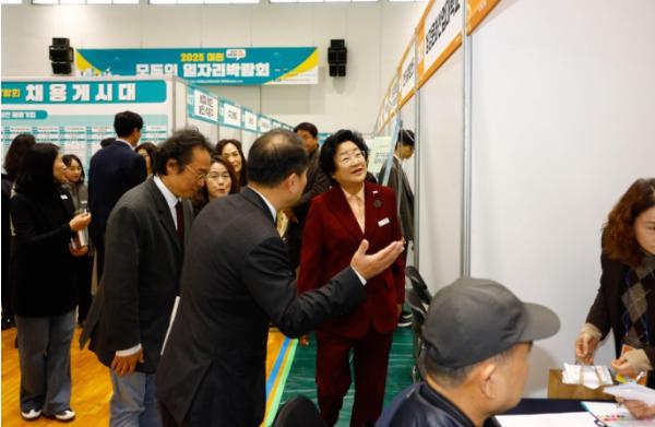 누구에게나 열린 채용의 장, 2025 이천 모두의 일자리박람회 성료 기사 이미지