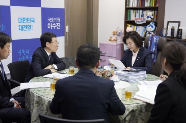 김성중·김대순 행정부지사, 국회 찾아 경기도 주요 국비사업 지원 요청 기사 이미지