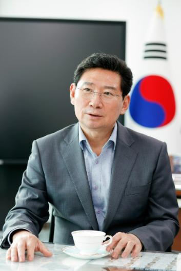 이상일 용인특례시장, 대통령 주관 국정설명회에서 용인 철도사업에 대한 정부 지원 요청 기사 이미지