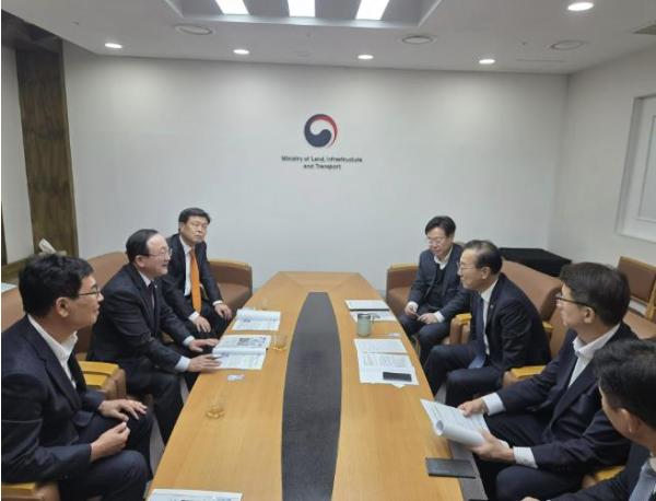김덕현 연천군수, 김윤덕 국토교통부 장관과 지역현안 논의 기사 이미지