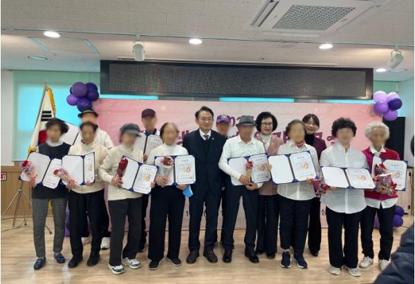 동구 치매안심센터, ‘기억생생교실&가족교실’ 수료식 개최 기사 이미지