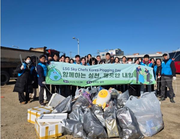 인천중구자원봉사센터, 엘에스지스카이코리아와 친환경 플로깅 활동 전개  기사 이미지