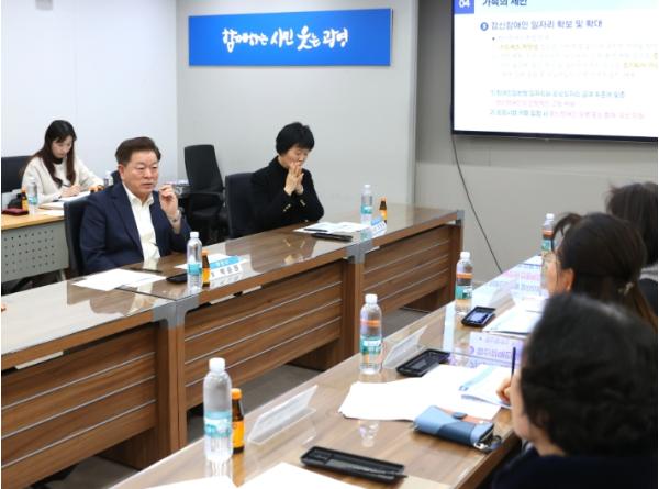 박승원 광명시장 “중증정신질환자 가족의 고통, 시가 함께하겠다” 중증정신질환자 가족 간담회 열어 현장 해법 모색 기사 이미지