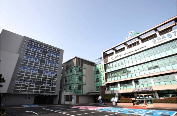 인천시 중·동구 약사회, 동구에 성금 기탁 기사 이미지