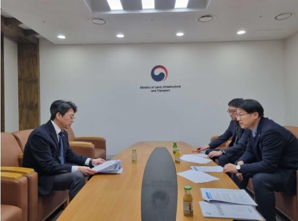 김대순 경기도 행정2부지사 홍지선 국토부 2차관 찾아 경기도 추진 철도사업 반영 위한 적극적인 협조 요청 기사 이미지