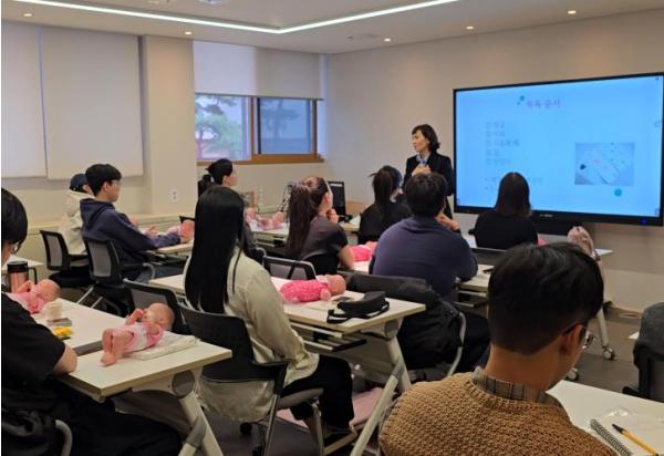 강남구, 출산준비교실 · 1:1 모유수유 클리닉 운영 ...맞춤형 지원 강화 기사 이미지