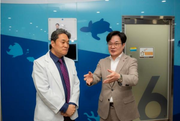 김병수 김포시장, 달빛어린이병원·공공심야약국 현장행정 나서 기사 이미지