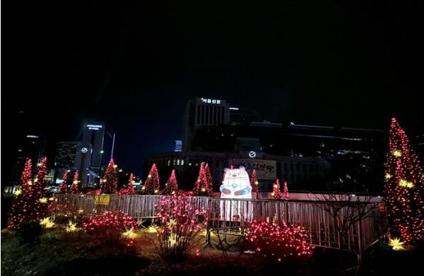 서울시, BTS빛으로 물든 광화문 일대 봄꽃길과 해치 라이트 가든 걸어보세요