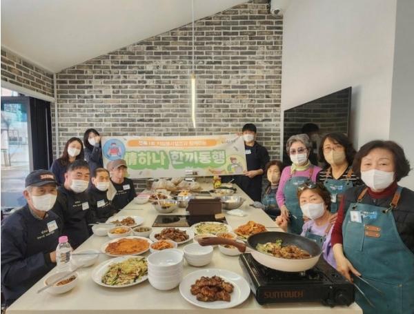 성북구 정릉1동 자원봉사캠프, 중장년 1인가구 대상 ‘정(情)하나 한끼동행’ 요리프로그램 운영