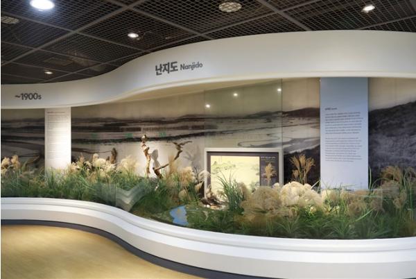 서울시, 쓰레기 산이 생태공원이 되기까지 새 단장한 '난지도 이야기' 만나보세요