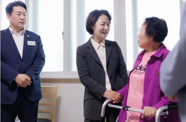 이천 의료·요양 통합돌봄 현장 방문한 추미애, “시군 통합돌봄 앞선 경험 함께 활용해야…그게 경기도 역할”